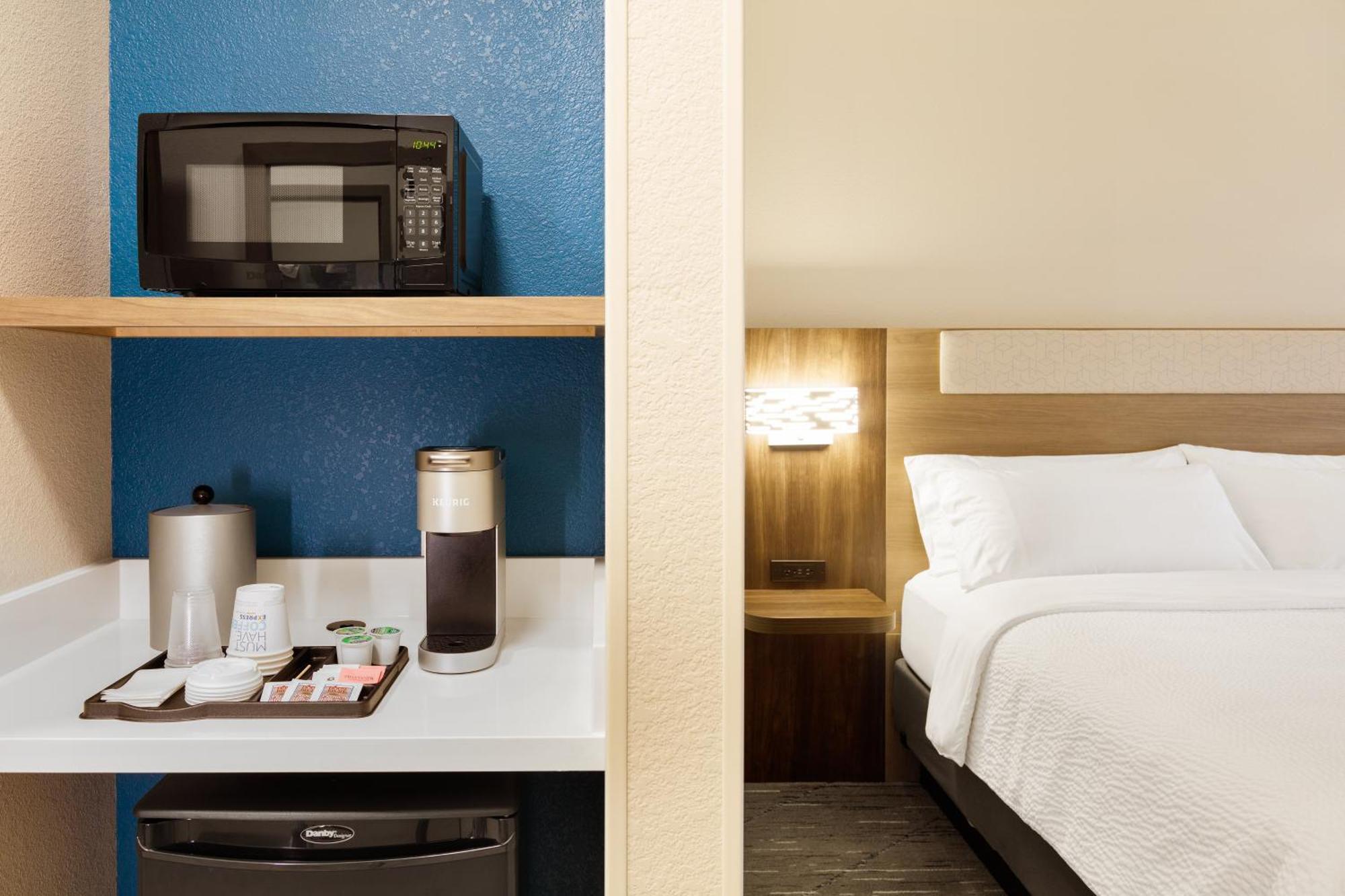 Holiday Inn Express & Suites Weatherford By Ihg Exterior photo